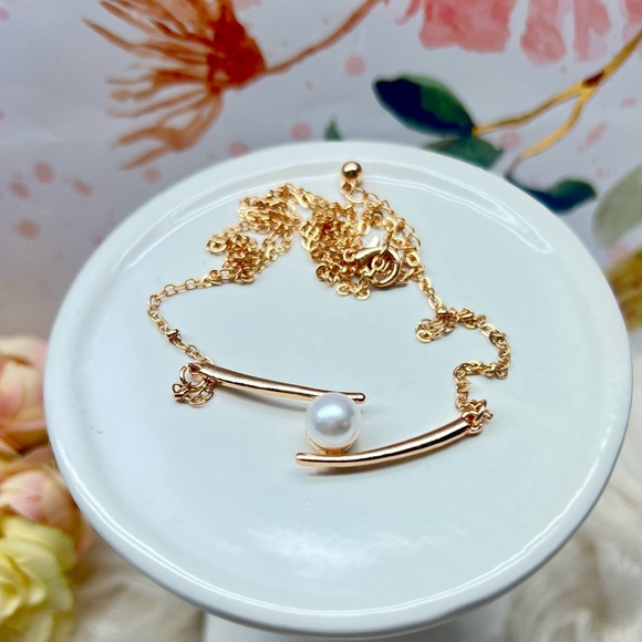 Fine Jewelry Women’s Pearl Necklace (Gold plate) (Silver Tone) - Picture 5 of 8